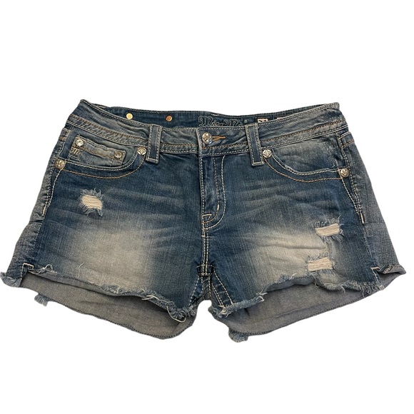 Miss Me Distressed Signature Shorts. Size 31